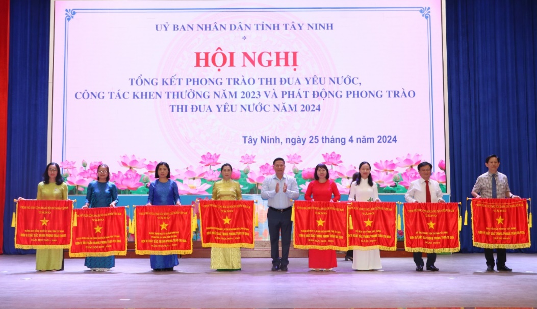 Tây Ninh thực hiện hiệu quả phong trào thi đua gắn với đẩy mạnh học tập và làm theo tư tưởng, đạo đức, phong cách Hồ Chí Minh