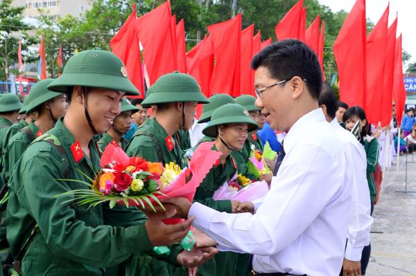 Thành phố Tây Ninh tiễn đưa 220 thanh niên lên đường nhập ngũ