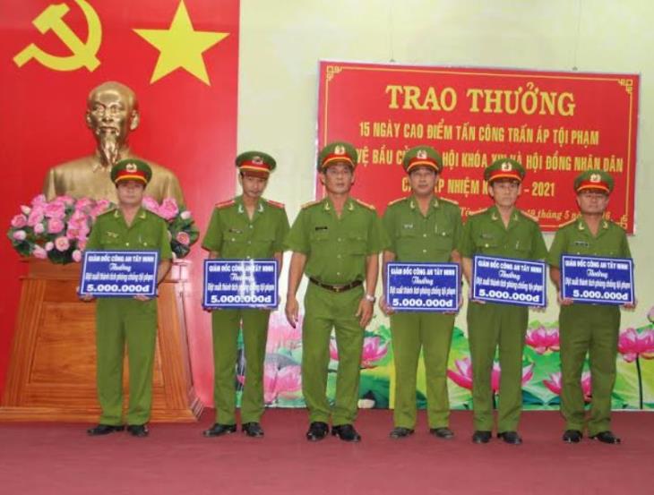 Công an Tây Ninh: Trao thưởng đột xuất đợt cao điểm tấn công trấn áp tội phạm 