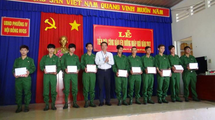 Thành phố Tây Ninh: Các xã, phường tổ chức lễ tiễn đưa thanh niên lên đường nhập ngũ năm 2017