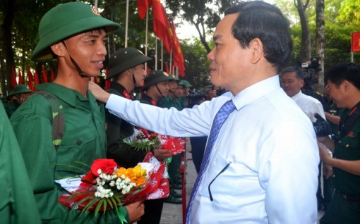 Tây Ninh tổ chức lễ giao, nhận quân năm 2018