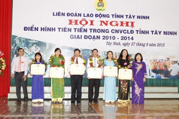 Liên đoàn Lao động tỉnh Tây Ninh: Biểu dương Điển hình tiên tiến trong công nhân, viên chức, lao động