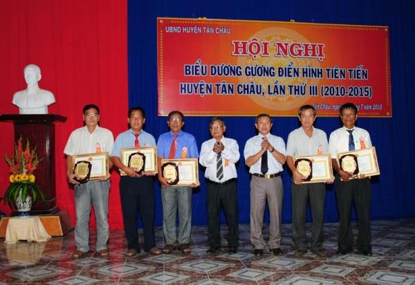 Huyện Tân Châu biểu dương gương điển hình tiên tiến giai đoạn 2010-2015