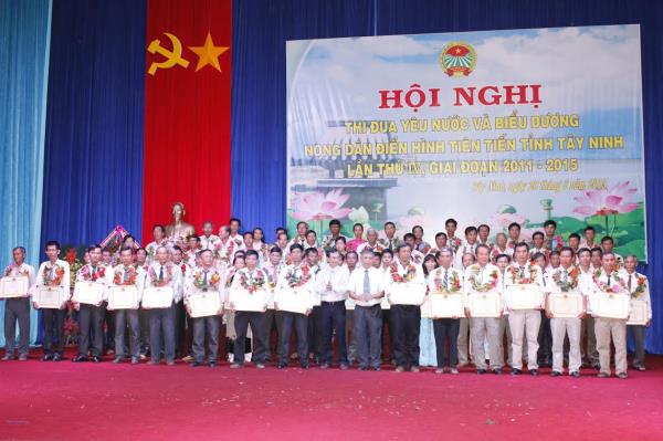 Tây Ninh: Biểu dương 95 nông dân điển hình tiên tiến giai đoạn 2011-2015