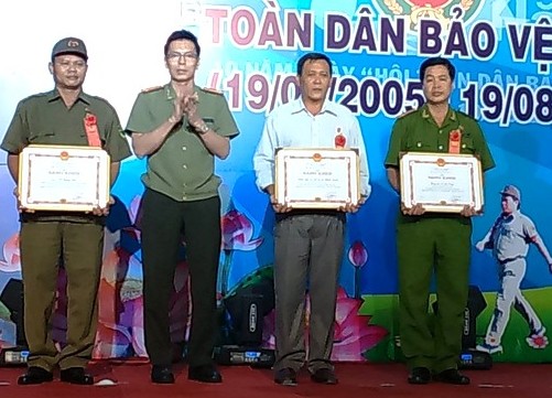 CATN: Khen thưởng 119 tập thể, cá nhân tiêu biểu trong 10 năm thực hiện phong trào Toàn dân bảo vệ an ninh Tổ quốc 