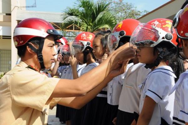 Một số hình ảnh về nét đẹp trong văn hóa giao thông