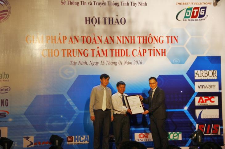 Trung tâm tích hợp dữ liệu tỉnh Tây Ninh nhận chứng nhận ISO 27001:2013