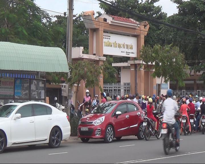 Thành phố: chống ùn tắc giao thông cục bộ trước cổng trường học