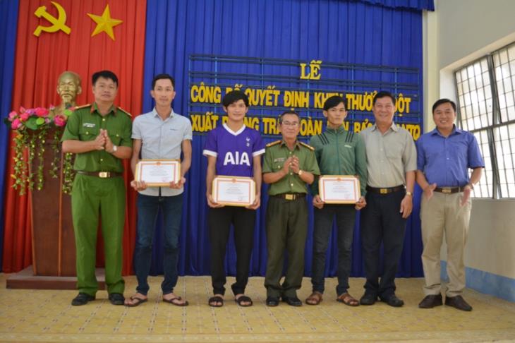 Giám đốc Công an Tây Ninh khen thưởng đột xuất phong trào toàn dân bảo vệ an ninh Tổ quốc