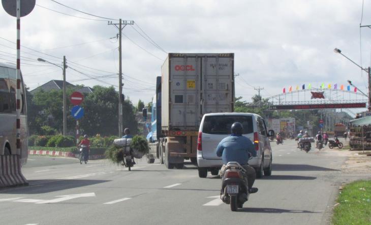 Cần lắp đặt đèn tín hiệu giao thông và đèn chiếu sáng trên đường tránh Xuyên Á