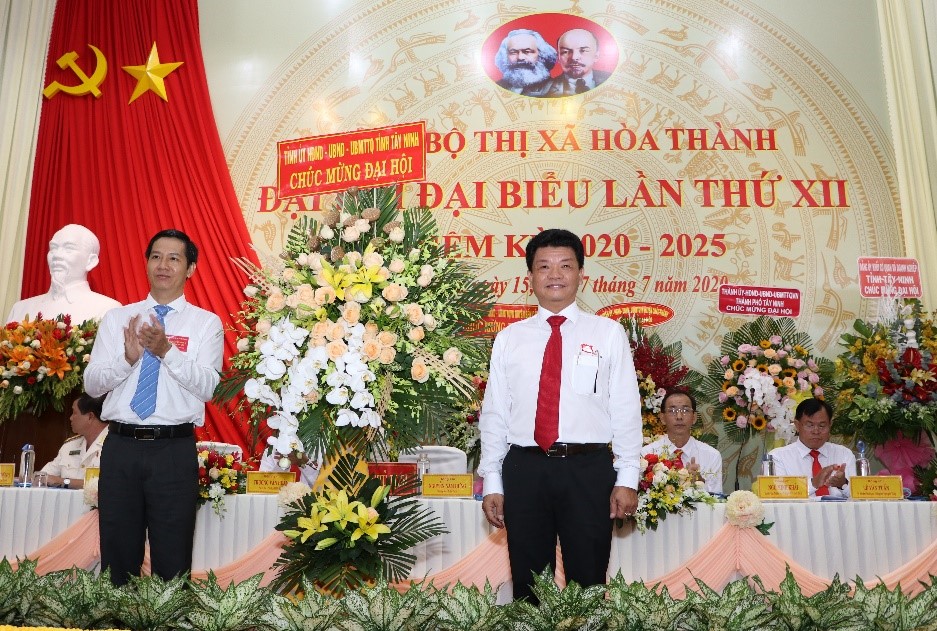 Đại hội đại biểu Đảng bộ thị xã Hòa Thành lần thứ XII, nhiệm kỳ 2020-2025: đồng chí Nguyễn Nam Hưng được bầu làm Bí thư Thị ủy