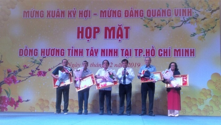 Hop mat Hoi Dong huong TN.jpg