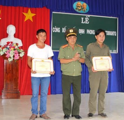 khen thuong_chau thanh.jpg