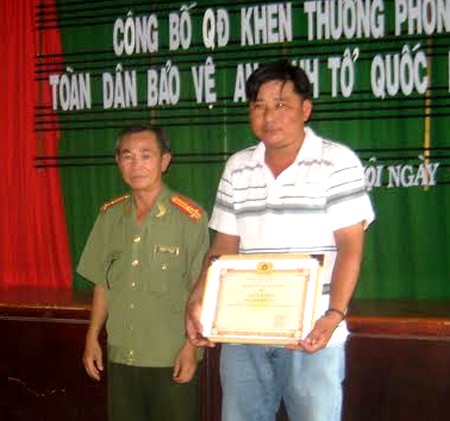 khen thuong_tan hoi.jpg