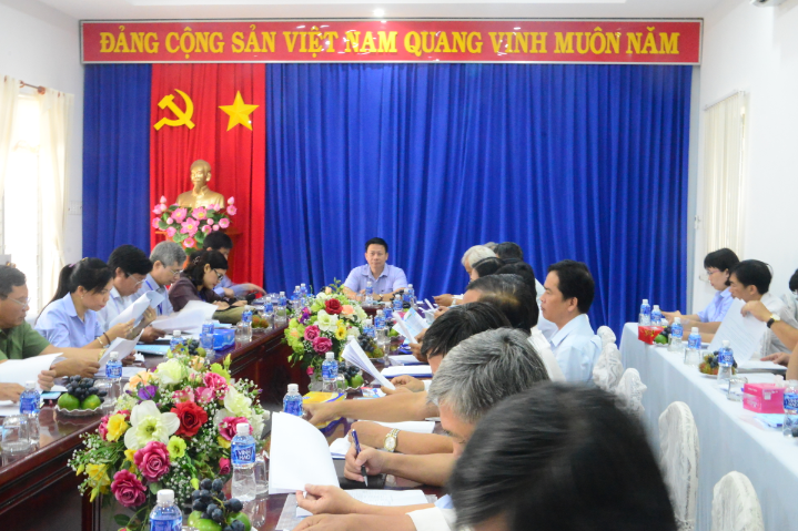 quang canh cuoc hop 2.png