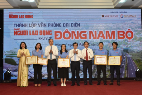 UBND tỉnh Tây Ninh tặng bằng khen cho Báo Người Lao động