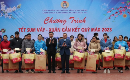 Quan tâm, bảo vệ quyền lợi chính đáng của người lao động