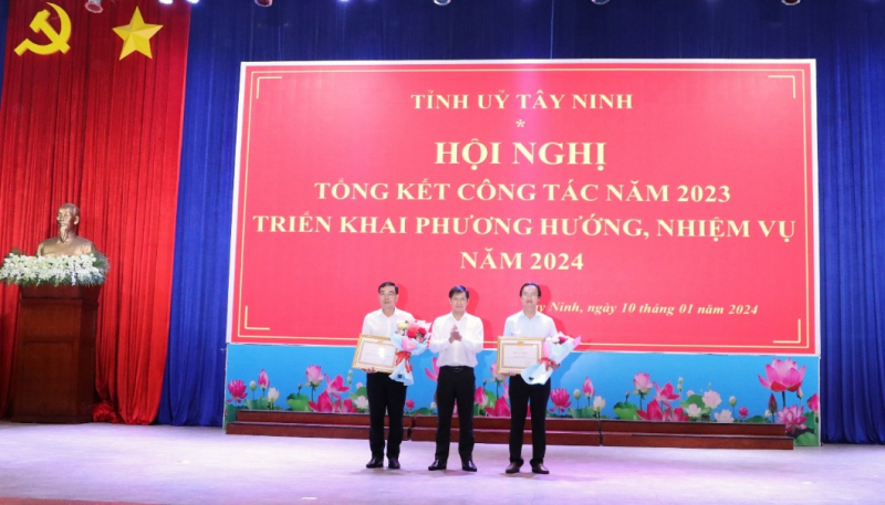 Năm 2024: Tăng tốc, phấn đấu hoàn thành các chỉ tiêu Nghị quyết Đại hội Đảng các cấp