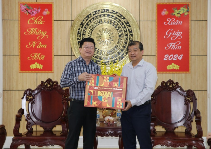 Trường Đại học Kinh tế Thành phố Hồ Chí Minh chúc tết lãnh đạo UBND tỉnh Tây Ninh