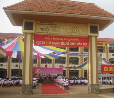 Công nhận Trường Trung học cơ sở Võ Văn Kiệt đạt chuẩn quốc gia Mức độ 2