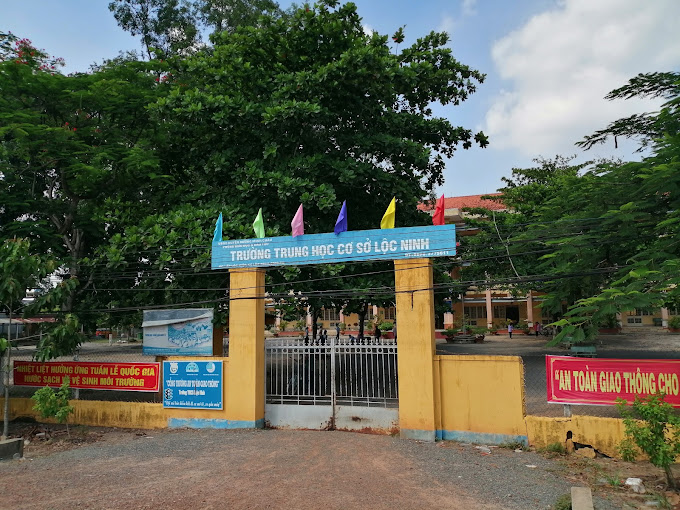 Công nhận Trường Trung học cơ sở Lộc Ninh đạt chuẩn quốc gia Mức độ 1