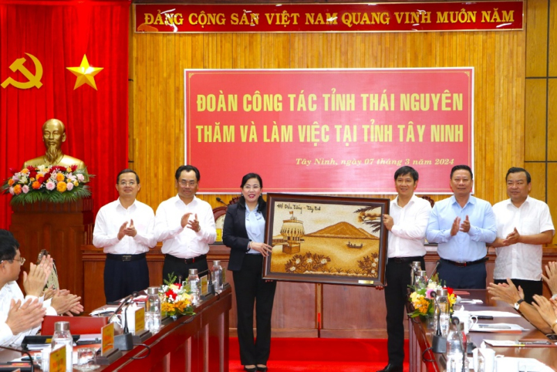Đoàn công tác tỉnh Thái Nguyên trao đổi kinh nghiệm tại tỉnh Tây Ninh