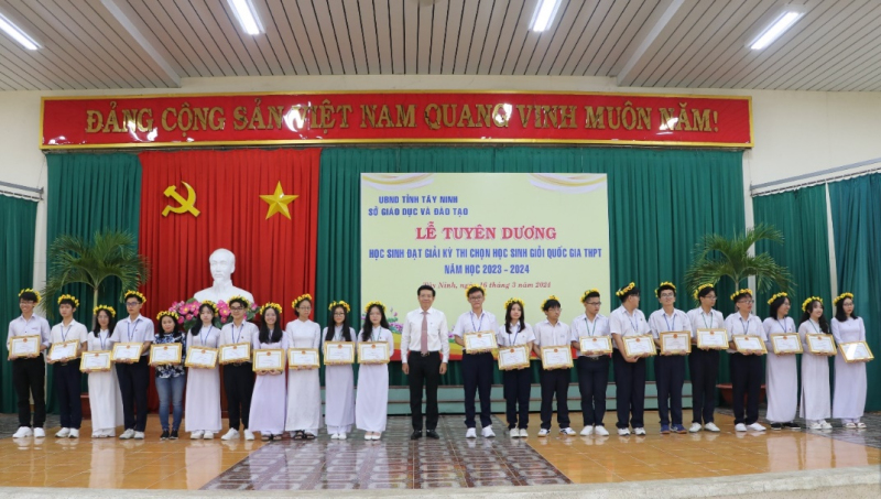 Kỳ thi học sinh giỏi Quốc gia THPT năm học 2023 – 2024: Tây Ninh với 09/09 đội thi đều đạt giải