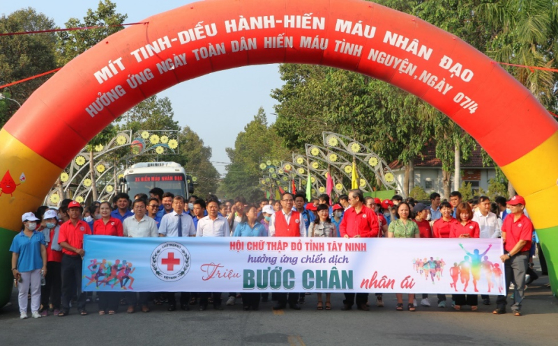 Tây Ninh hưởng ứng “Ngày toàn dân hiến máu tình nguyện” và Chiến dịch “Triệu bước chân nhân ái”