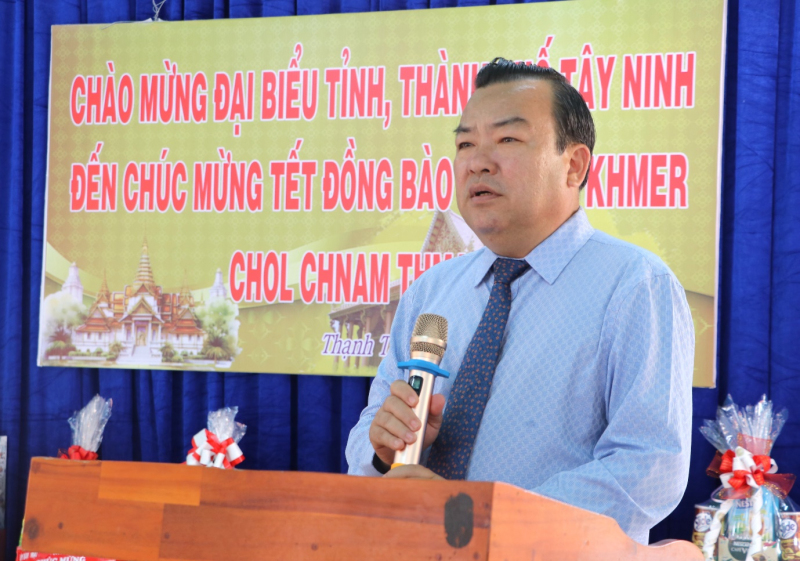 Lãnh đạo tỉnh thăm, chúc Tết cổ truyền đồng bào dân tộc Khmer tại xã Thạnh Tân, thành phố Tây Ninh