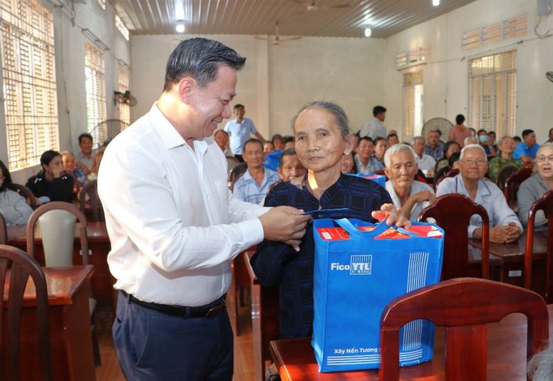 Tây Ninh chăm lo Tết cho gia đình chính sách, hộ nghèo trên địa bàn tỉnh nhân dịp Tết Nguyên đán Ất Tỵ 2025