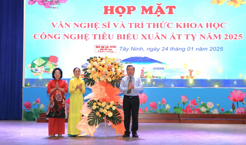 Họp mặt văn nghệ sĩ và trí thức khoa học công nghệ tiêu biểu Xuân Ất Tỵ năm 2025