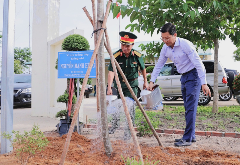 Tây Ninh tích cực hưởng ứng phong trào trồng cây xanh