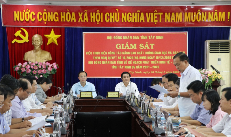Tiếp tục đổi mới nâng cao chất lượng giáo dục và đào tạo