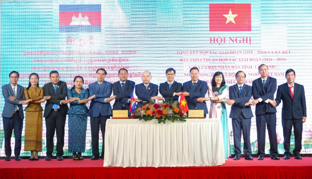 Tăng cường mối quan hệ hữu nghị hợp tác giữa Tây Ninh và các tỉnh giáp biên giới Campuchia