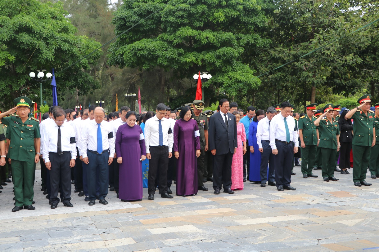 Lễ viếng, truy điệu và an táng hài cốt liệt sĩ, quân tình nguyện và chuyên gia Việt Nam hy sinh tại Campuchia